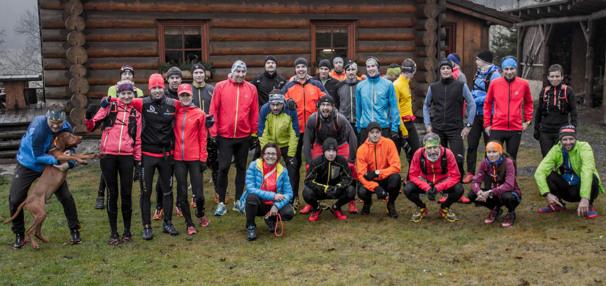 Runsport Team před srubem Roberta Krupičky na Bukové hoře