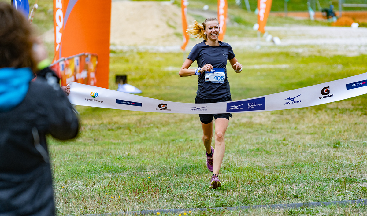 Evička Žáčková v cíli Krkonošského půlmaratonu