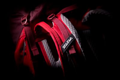 1228-8760 salewa alp trainer 35+3 java blue detail 4