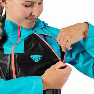 71289-8211-Dynafit-Elevation-Gore-Tex-Jacket-W-silvretta-front-shoulder