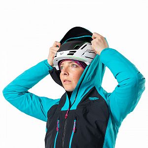 71367-8201-Dynafit-TLT-GORE-TEX®-Jacket-Women-ocean-helmet