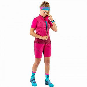 71449-6551-Dynafit-Traverse-Dynastretch-Vest-W-flamingo-dámská-vesta