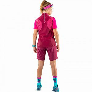 71449-6551-Dynafit-Traverse-Dynastretch-Vest-W-flamingo-sportovní-vesta-záda