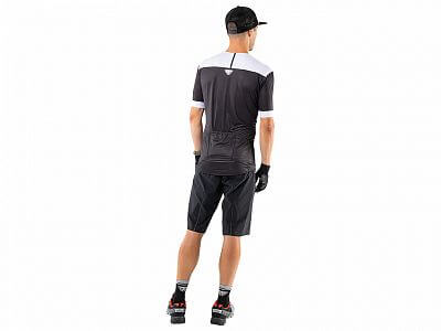 71464-0911-Dynafit-Ride-Light-Dynastretch-Shorts-M-black-out-back-cyklosortky