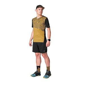 71642-0910 Dynafit Alpine Pro 2/1 Shorts M black out přední pohled na postavě