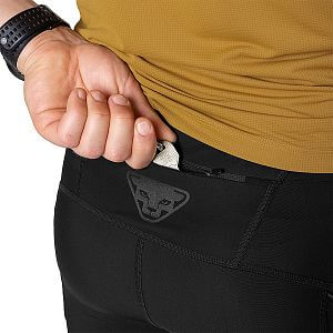 71922-0910 Dynafit Sky Short Tights M black out detail druhá kapsa