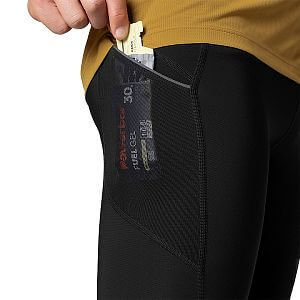 71922-0910 Dynafit Sky Short Tights M black out detail kapsa
