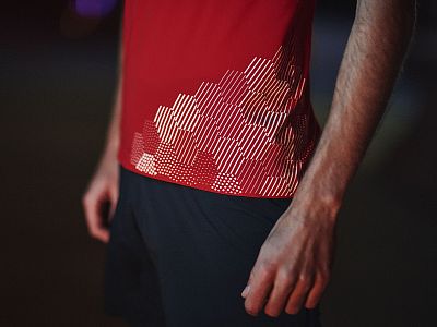 AM00128B_005-Compressport-Racing-SS-Tshirt-M-red-white-detail