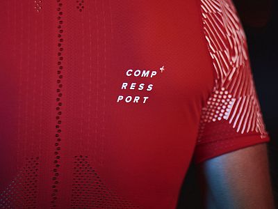AM00128B_005-Compressport-Racing-SS-Tshirt-M-red-white-logo-brand