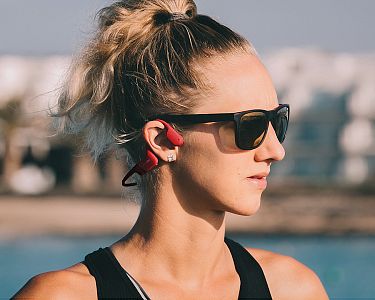 AS800SR-AfterShokz-Aeropex-Bluetooth-Sluchátka-solar-red-runner