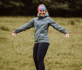 BJEŽ čelenka Active Misty stylová čelenka na sport v zimě