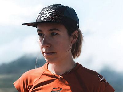 Compressport 5 Panel Light Cap - trail capsule 2023 - black/iron gate/rust trailové čepice