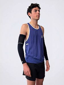 Compressport Armforce black běžecké kompresní návleky černé