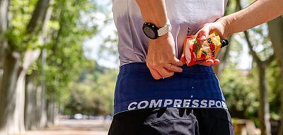 Compressport Free Belt orient blue/lavender oboustranný běžecký opasek