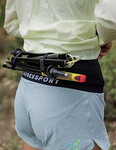 Compressport Free Belt Pro 2.0 black/white běžecký opasek s kapsami a úchyty na hole a startovní číslo