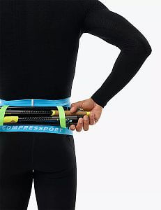 Compressport Free Belt Pro 2.0 norse blue/neon green běžecký opasek s kapsami a úchytem holí