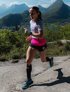 Compressport Free Belt Pro - UTMB 2026 - neon pink běžecký opasek