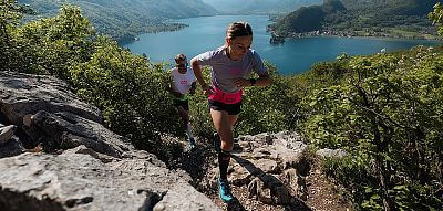 Compressport Free Belt Pro - UTMB 2026 - neon pink běžecký opasek