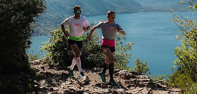 Compressport Free Belt Pro - UTMB 2026 - neon pink běžecký opasek