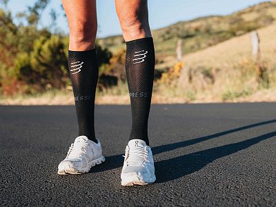 Compressport Full Socks Oxygen black podkolenky na běh