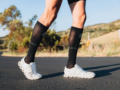 Compressport Full Socks Oxygen black prodyšné podkolenky