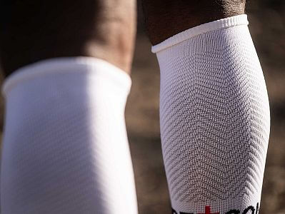 Compressport Full Socks Run white unisex běžecké podkolenky detail