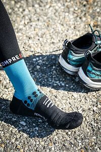 Compressport Full Socks Winter Run mosaic blue/black 3d dots