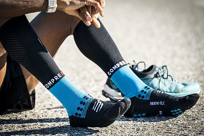 Compressport Full Socks Winter Run mosaic blue/black zimní podkolenky