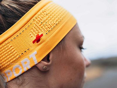 Compressport Headband On/Off citrus běžecká čelenka