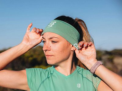 Compressport Headband On/Off creme de menthe sportovní čelenka