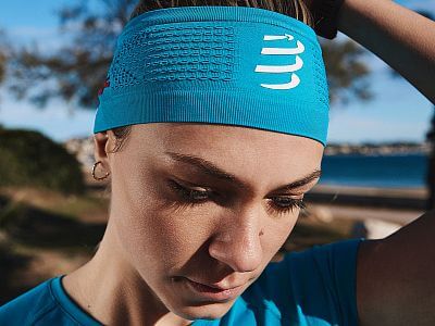 Compressport Headband On/Off enamel běžecká čelenka