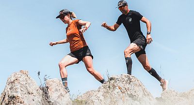 Compressport Headband On/Off - trail capsule 2023 - rust/black univerzální čelenka trail running