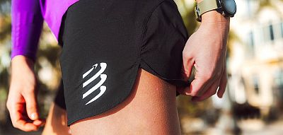 Compressport Performance Short W black rozparek a kratší střih