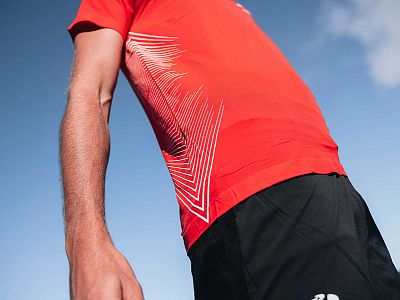 Compressport Performance SS T-Shirt M high risk red/white pánské prodyšné tričko