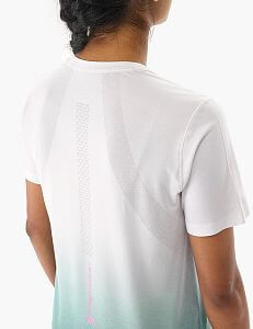 Compressport Performance SS TShirt W sugar/storm dámské běžecké tričko detail záda