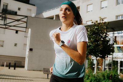Compressport Performance SS TShirt W sugar/storm dámské běžecké tričko prodyšné