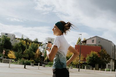 Compressport Performance SS TShirt W sugar/storm dámské běžecké tričko