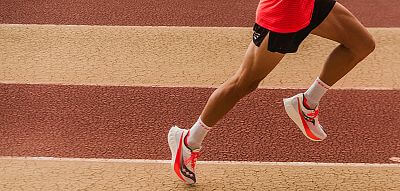 Compressport Pro Marathon Socks V2.0 fluo red/white běžecké ponožky vhodné na silniční běhy a maratony