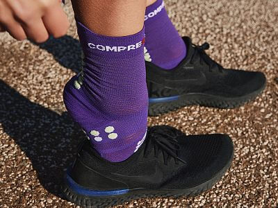 Compressport Pro Racing Socks V4.0 Run High purple/paradise green sportovní ponožky
