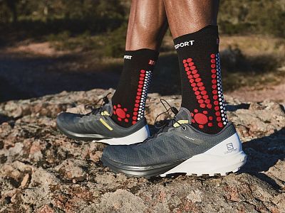 Compressport Pro Racing Socks V4.0 Trail black / red sportovní ponožky
