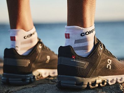 Compressport Pro Racing Socks V4.0 Ultralight Run Low white/alloy běžecké ultralehké ponožky