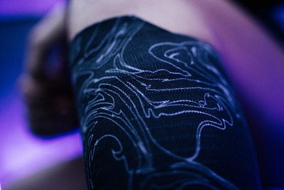 Compressport R2 3.0 Aurora Black/Aurora kompresní lýtkové reflexní návleky