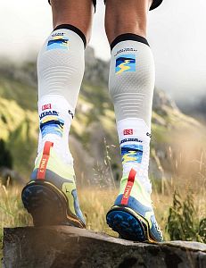 Compressport R2 3.0 - UTMB 2025 ice flow kompresní lýtkové běžecké návleky
