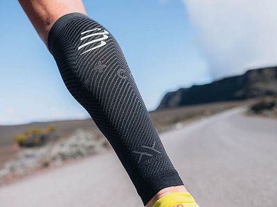 Compressport R2 Oxygen black/steel grey komprese