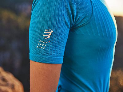 Compressport Trail Postural SS Top W enamel/paradise green trailové tričko