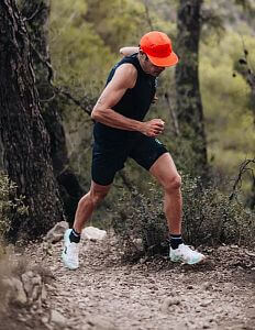 Compressport Trail Racing Overshort M black BĚŽECKÉ KRAŤASY