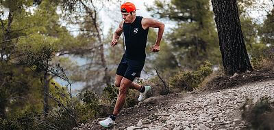 Compressport Trail Racing Overshort M black BĚŽECKÉ TRAILOVÉ PÁNSKÉ KRAŤASY