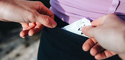 Compressport Trail Racing Short W black kapsička na telefon