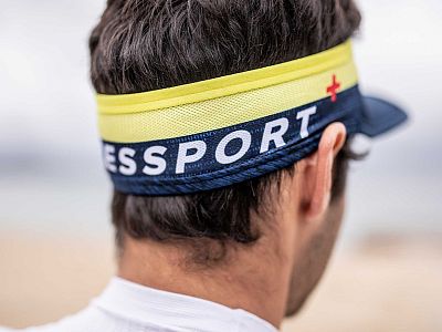 CU00005B_503_0TU-Compressport-Visor-Ultralight-blue-lime-runner-back