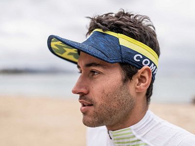 CU00005B_503_0TU-Compressport-Visor-Ultralight-blue-lime-runner-front